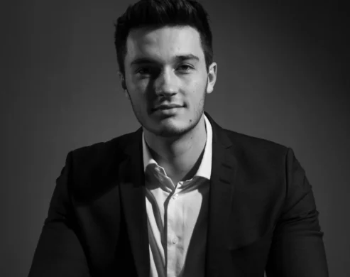 Jakob Hermann Porträtfotografie von Beventive Teammitglied in festlicher Kleidung